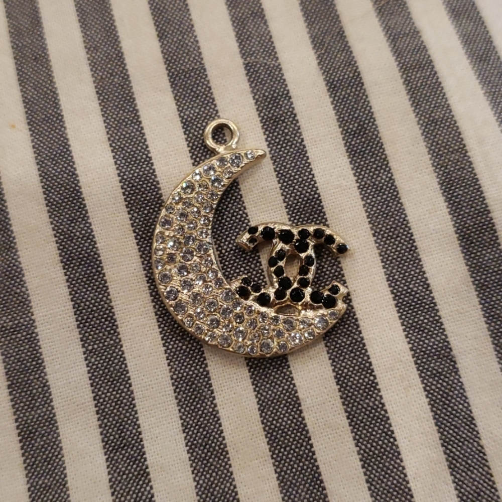 Chanel pendent